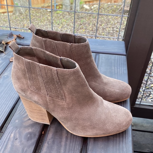 Crown Vintage suede ankle booties - Picture 3 of 13